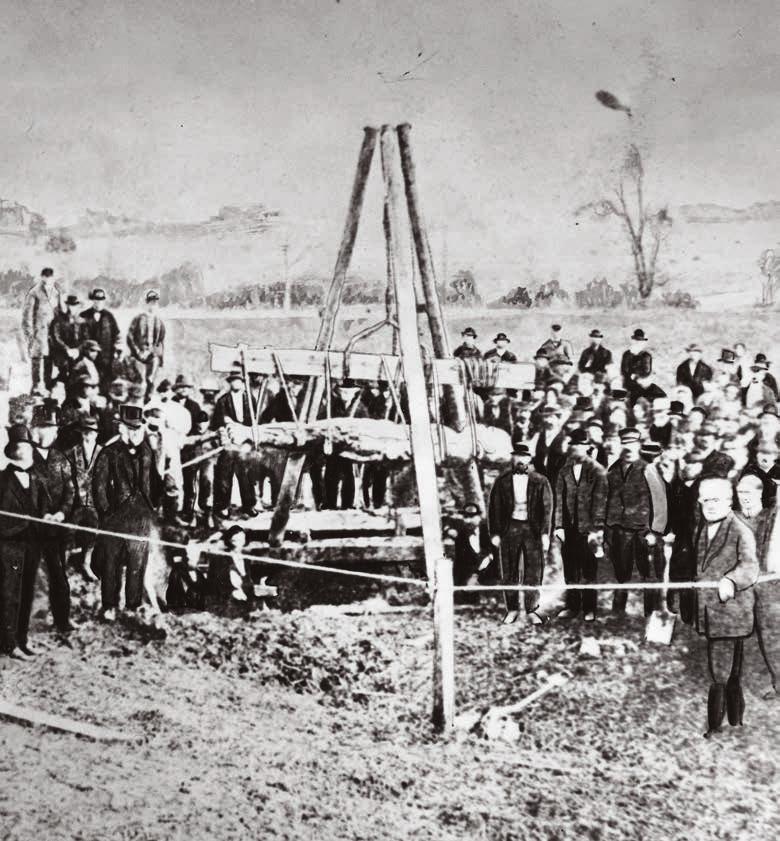 But it remained a popular attraction. Circus entrepreneur Barnum tried unsuccessfully to lease the giant, and so built a replica, which became even more popular.