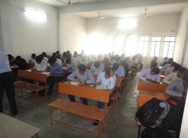 Engineering & Technology Students appearing in Written Test of Sunflag o Principal Dr.S.S.Rathore, Prof.