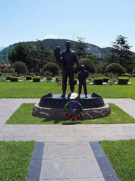Métis Veteran Visits Our Fallen in Korea continued from page 5 Wreath at