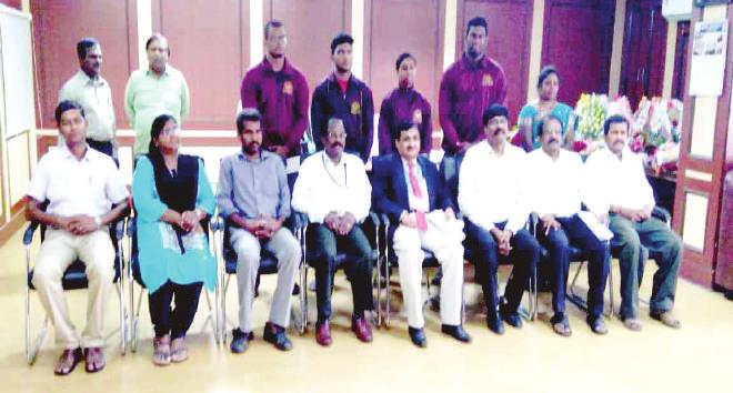 Surappa, Vice - Chancellor, Anna University Congratulated the Anna University Weight Lifting (M & W) Teams Won Women - 1 Gold Men - 2 Silve