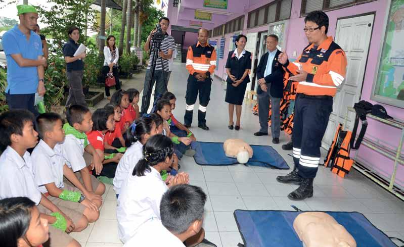 Contributions to Implementing the Hyogo Framework for Action, 2006 2013 29 Children learn first aid as a key compoent of disaster preparedness Thai Red Cross Society Core indicator 4 A countrywide