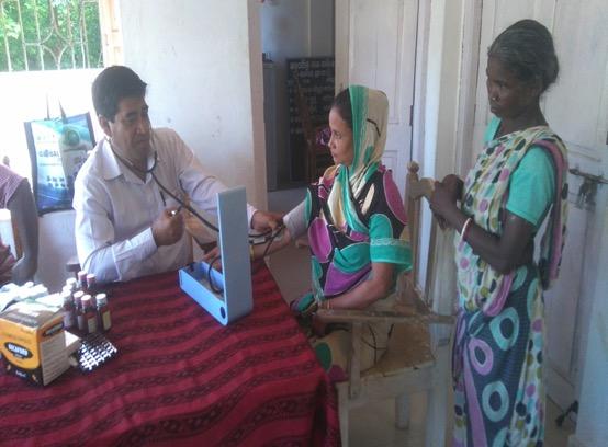 Sahu made it a point to impart Yoga lessons for specific ailments complained by the patients. The health workers sitting next to Dr. Sahu paid great attention and noted all the relevant points.