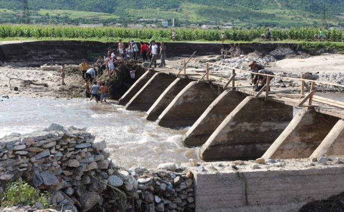 (Photo: DPRK RCS) WASH The immediate threat is the potential outbreak of water-borne diseases in rural and urban areas as floods contaminate water sources from wells, rivers and streams.