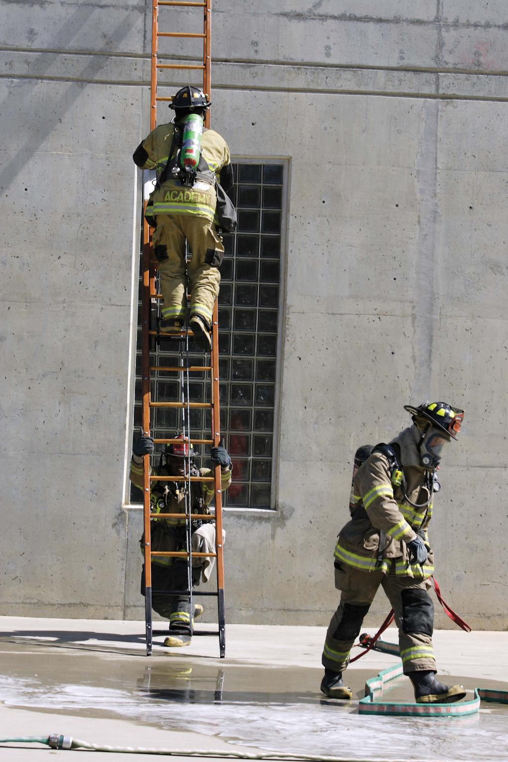 ALAMEDA COUNTY FIRE DEPARTMENT FIREFIGHTER RECRUIT Desirable Education and Skills: A/AS/BA/BS fire science or fire technology Fire Science or technology certificate Bilingual: Cantonese, Farsi,