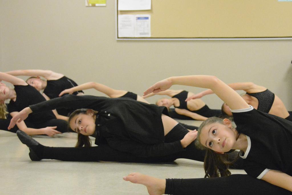 Dance Program (Sept - April) Mini Movers Tap (3 5 yrs.) Children take part in dance, rhythm, and movement to music, which are the essential ingredients for every beginner dancer.