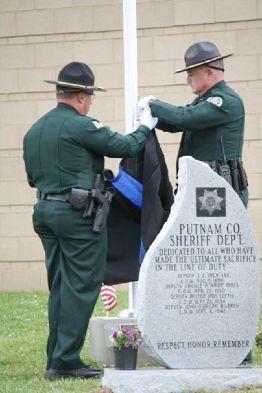 SHERIFF'S DEPARTMENT SERVICE HONORS FALLEN DEPUTIES PCSO By TRACEY HACKETT COOKEVILLE Respect, honor and remembrance.