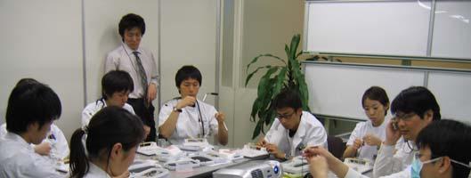Observations of Japanese Senior Medical Students in 2005 日本の医学部上級生を観察すると