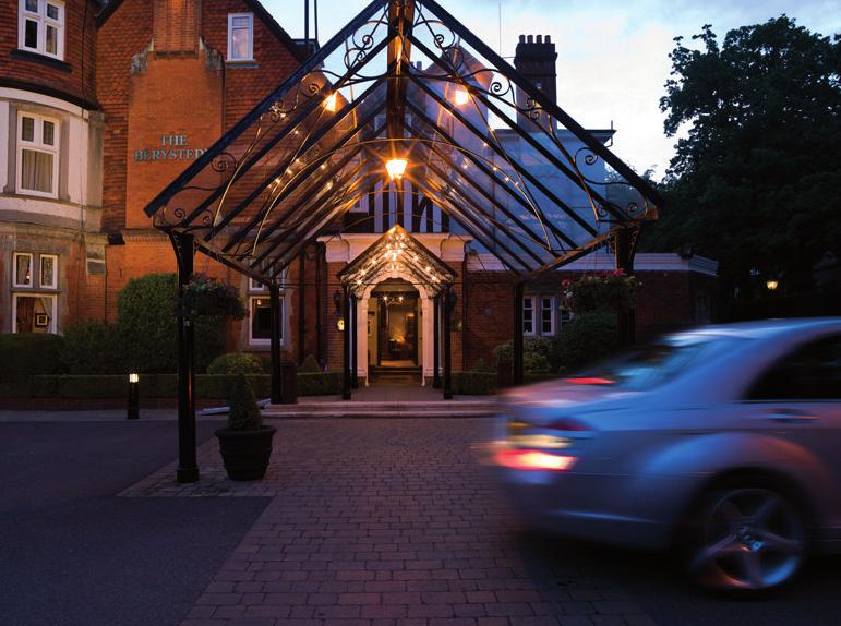 Travel Guide Accommodatio The Cogress veue, the Macdoald Berystede Hotel i Ascot, ear Lodo, is a four-star hotel surrouded by beautiful ladscaped gardes.