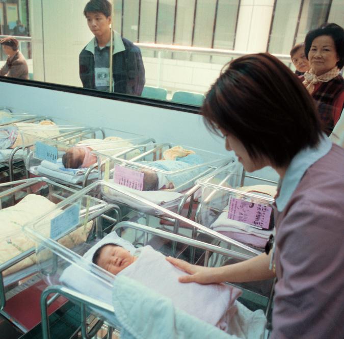 In Taiwan, fathers are encouraged to company their wives into delivery rooms to share the touching moment of new lives.