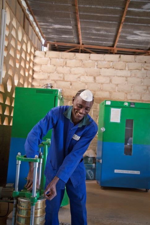 THE CHALLENGE Unlocking the job-creating potential of early-stage SGBs in the Sahel requires a new generation of early-stage investors able to both accelerate SGBs and finance them in a sustainable