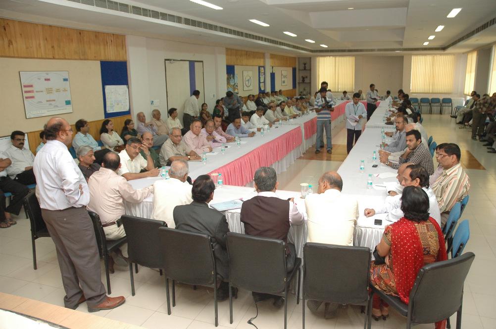 Akshai Agarwal, Honorable VC, GTU, Principals/ Directors of Colleges affiliated with GTU from Navsrai, Vapi-Valsad, Surat and Ankleshwer-Bharuch participated in this meeting.