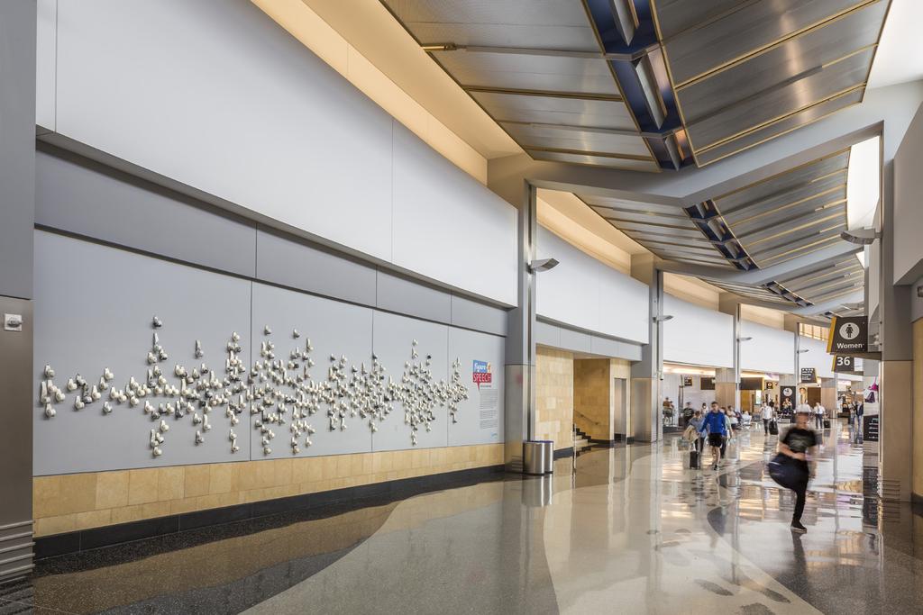TERMINAL 2 WEST North Concourse POST-SECURITY Length -