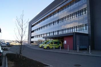 The hospital is a teaching hospital and is cooperating with universities and educational institutions in the Scandinavian countries and Poland.