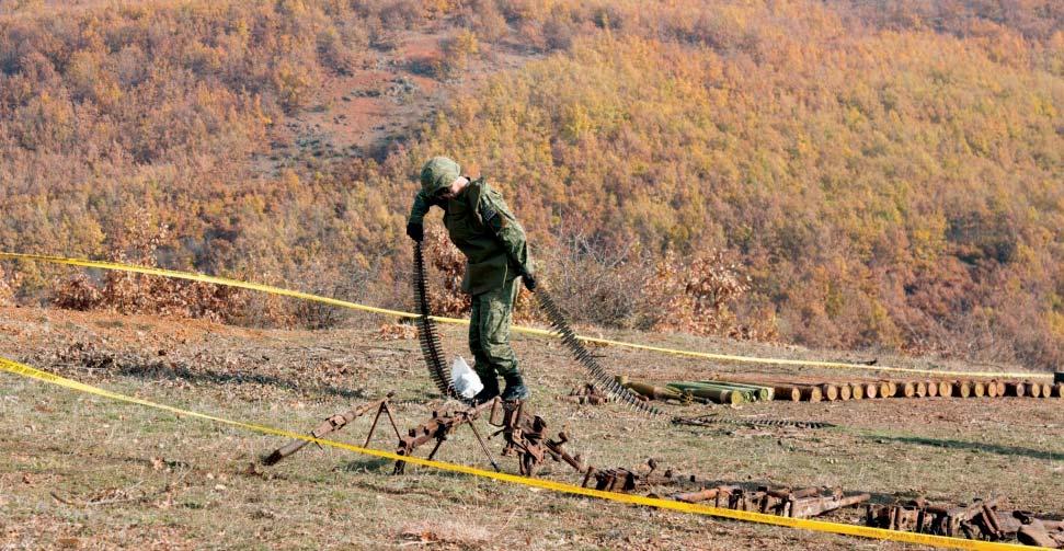 MULTINATIONAL BATTLE GROUP EAST (MNBG-E): KSF, KP, U.S. EOD RESPOND TO CACHE Kosovo Security Forces Explosive Ordnance Disposal, Kosovo Police Improvised Explosive Device Defeat and U.S. EOD removed an ordnance and weapons cache in Verbove, Kosovo Nov.