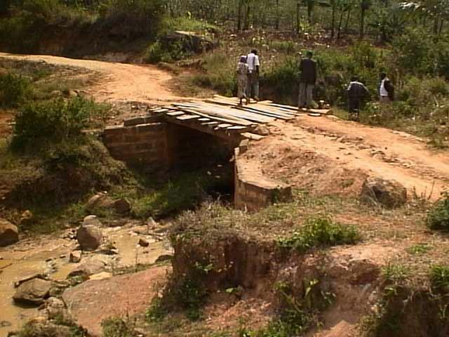means of transport (IMT) T Kenya - reconstruction of the Nkone Bridge T