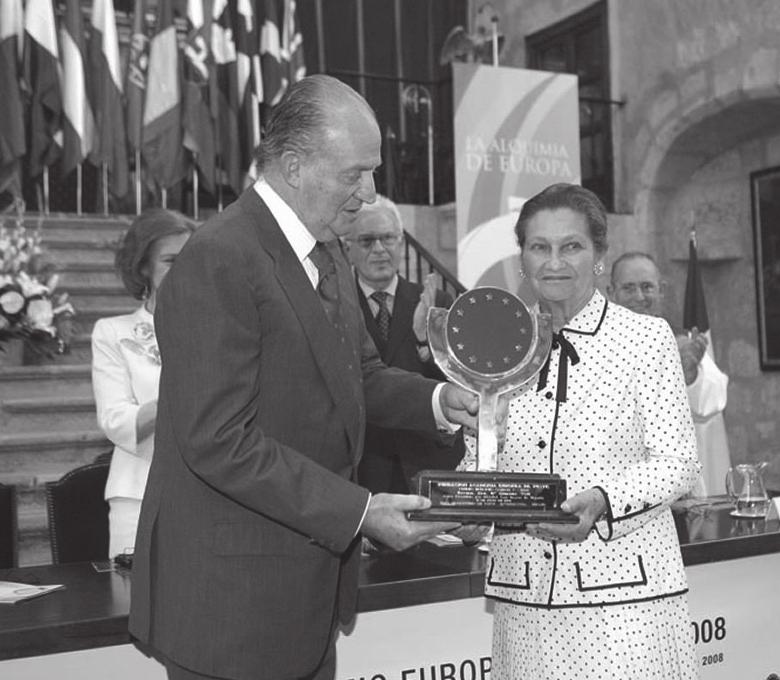 2006 - Helmut Kohl Helmut Kohl received the Carlos V European Award on 20 June 2006 at a ceremony presided over by Their Royal Majesties, the King and Queen of Spain at the  The jury emphasised the