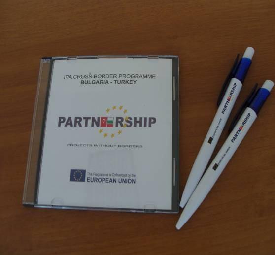 2 portable banners; 300 CDs information on programming documents; 500 ball-pens with