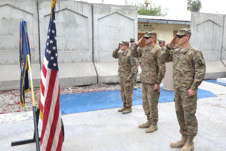 (From the left) U.S. Army Cpt. Derek Zotto, incoming commander of Bravo Company, 1st Battalion, 327th Infantry Regiment, 1st Brigade Combat Team, 101st Airborne Division, Lt. Col.