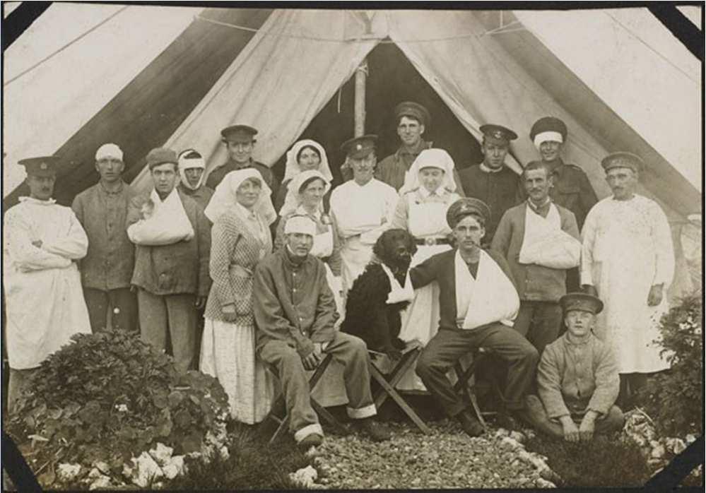 Canadian Troops during the WW1 600,000 men and women participated in the war by enlisting as nurses, soldiers and chaplains. The Canadian troops baptism of fire occurred in 1915 in Northern France.