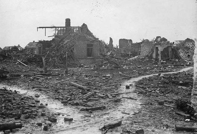 Ruins of Loos-en-Gohelle, 1915 26 The Headquarters Companies, E and F, then advanced into Loos.