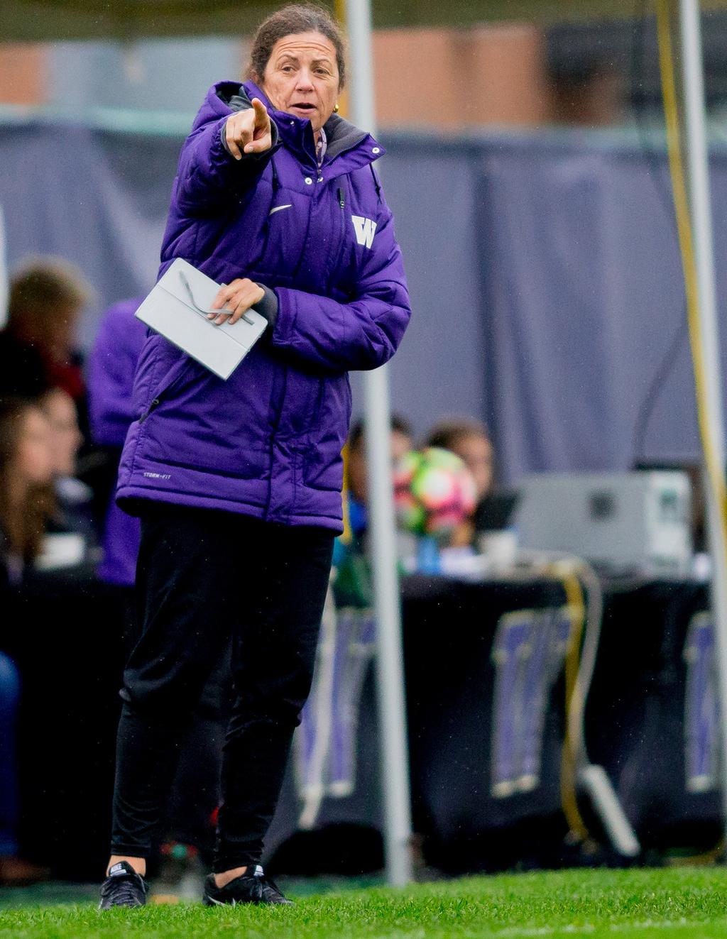 Head Coaches of Women s Collegiate Teams A Report