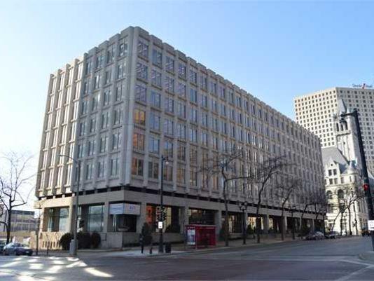 WISCONSIN S FOXCONN BONUS NORTH AMERICAN CORPORATE HEADQUARTERS Foxconn purchased Northwestern Mutual building in downtown Milwaukee Will serve as the