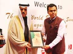 Ali Al-Nuaimi giving Edupreneur Award to Manjula Pooja Shroff, MD & CEO, Kalorex Group,