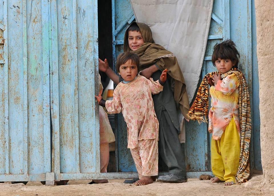 Afghan children watch U.S.