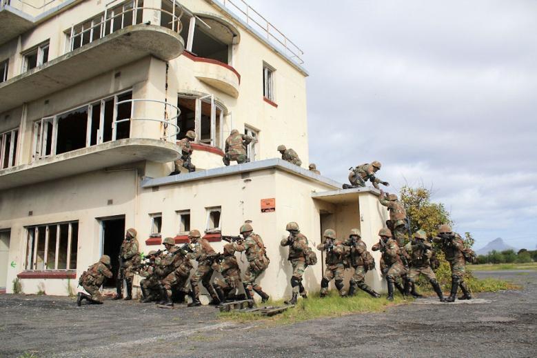 experience with CTR. In April this year, instructors from the School of Infantry taught approximately 45 troops the techniques required to fight in an urban environment.