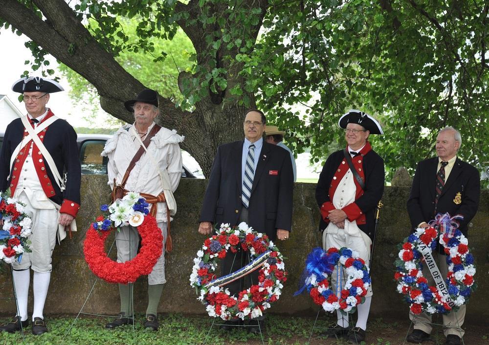 Hamilton with Colonel Fielding Lewis wreath; Doug Graves with OFPA