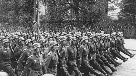 (11 NOVEMBER, 1918) GERMAN SOLDIERS PARADE THROUGH