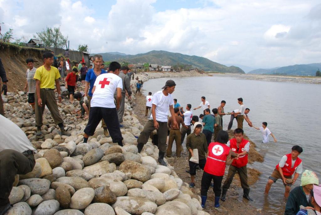 Long Term Planning Framework 2012-2015 Democratic People s Republic of Korea Version 2 21 October 2013 Red Cross volunteers and community people in flood relief operation, Yonggwan County, South