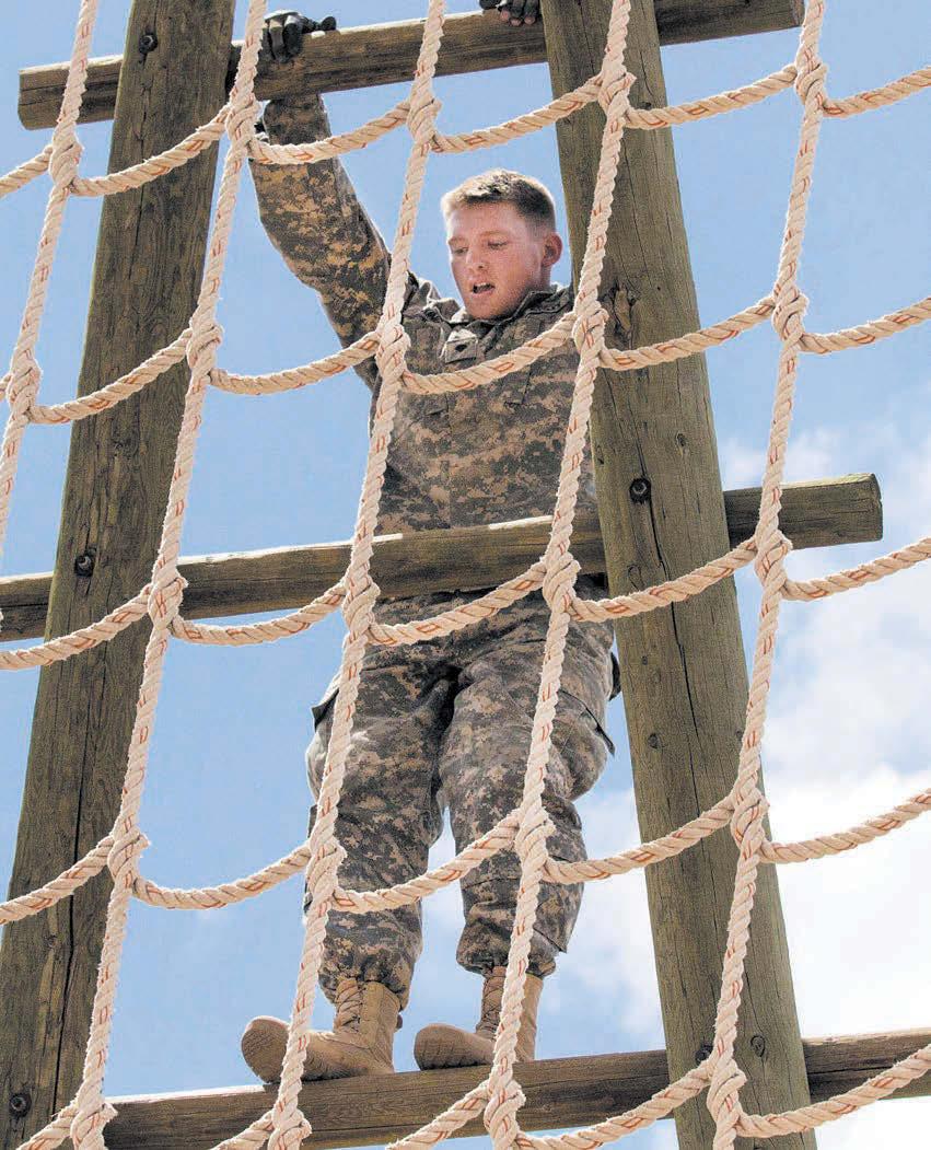 8A April 23, 2015 FORT BLISS BUGLE FORT BLISS BUGLE April 23, 2015 9A PUT TO THE TEST DIVARTY Soldier, NCO of the Year competition held at Bliss 2 By Sgt. Maricris C.