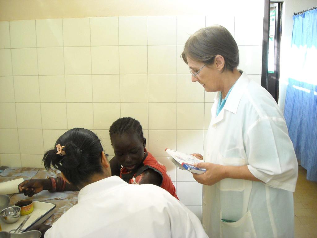 With a team of 9 Senegalese - of whom one is the Chief Nurse - and one Sister, the dispensary offers curative services as well as an important laboratory service, a weekly antenatal clinic, various