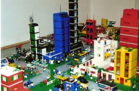 30 students Play-Well TEKnologies Mine, Craft, Building using LEGO s Bring Minecraft to life using LEGO!