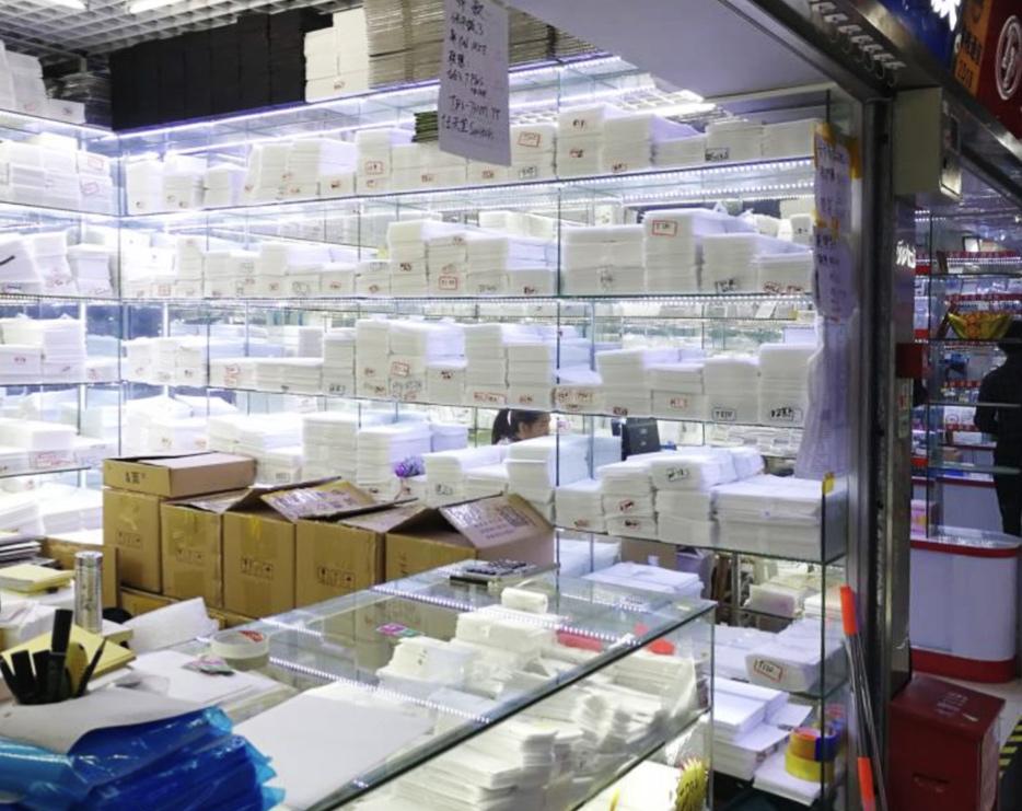 Most of the shop owners were selling smartphonerelated electronic components, such as smartphone cases and screen protectors.