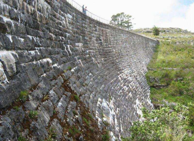 Dams (16m high) were constructed in 1897 and 1904 on Table Mountain for the supply of water to the City of Cape Town.