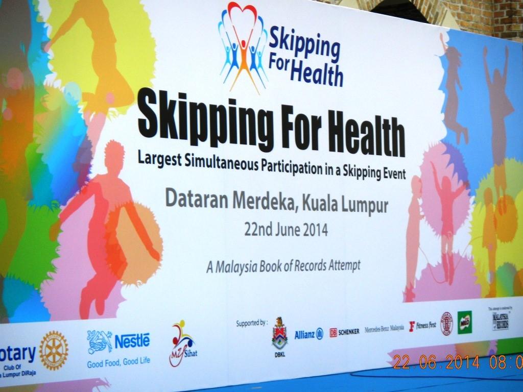Club of KL DiRaja purchased and distributed 100,000 skipping ropes all