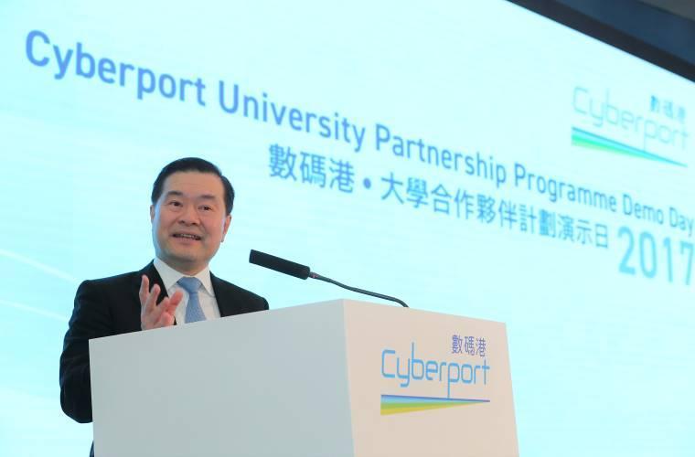 Dr Lee George Lam, Chairman of Cyberport, praised students dedication and