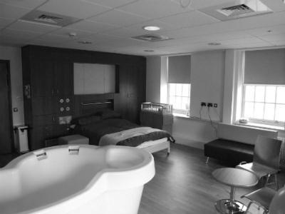 Cossham Birth Centre Located in Kingswood, this recently opened unit (2013) has four birth rooms which all have pools for labour and birth and ensuite facilities.