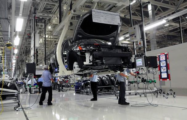 THE BIG PLAYERS Chattanooga, Tennessee VW auto manufacturing plant $1 billion investment Anticipates $12 billion in income growth for Tennessee Expects