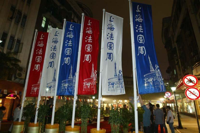 8) Advertisement Flags at the Entrance of Yandang Road (as long as available) Size of one flags: 100 x 400cm, front &
