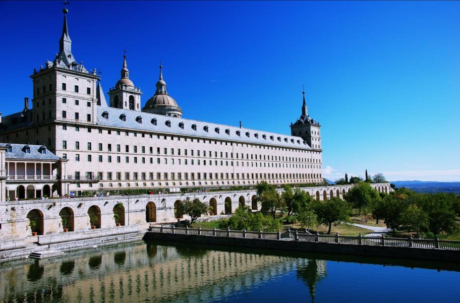 Saturday 28th Breakfast The breakfast will be from 7:00 to 7:45 (door closes at 7:40) Cultural Visit This day we will have the trip to San Lorenzo de El Escorial and it is SBC s big day!