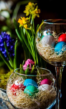 Family activities include: Chocolate Egg Decorating Easter Cookie Decorating Bonnet Decorating Craft Station Children s Entertainer Ira Pettle Face Painting Visit from the