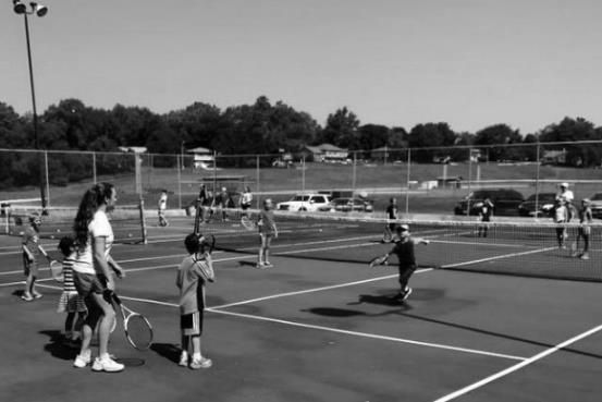 TENNIS LESSONS 2018 REGISTRATION *PLEASE FILL OUT A SEPARATE FORM FOR EACH CLASS AND EACH CHILD REGISTERED* Name Address Zip Home Phone Work Phone Email Address Registration Fees: $20/$15 Junior