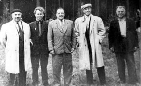 Nuotrauka nr. 3. Buvusių partizanų susitikimas Rūdininkų girioje; (iš kairės į dešinę): G. Zimanas, Vilniaus rajono vykdomojo komiteto pirmininkas nuo 1955 m. M.