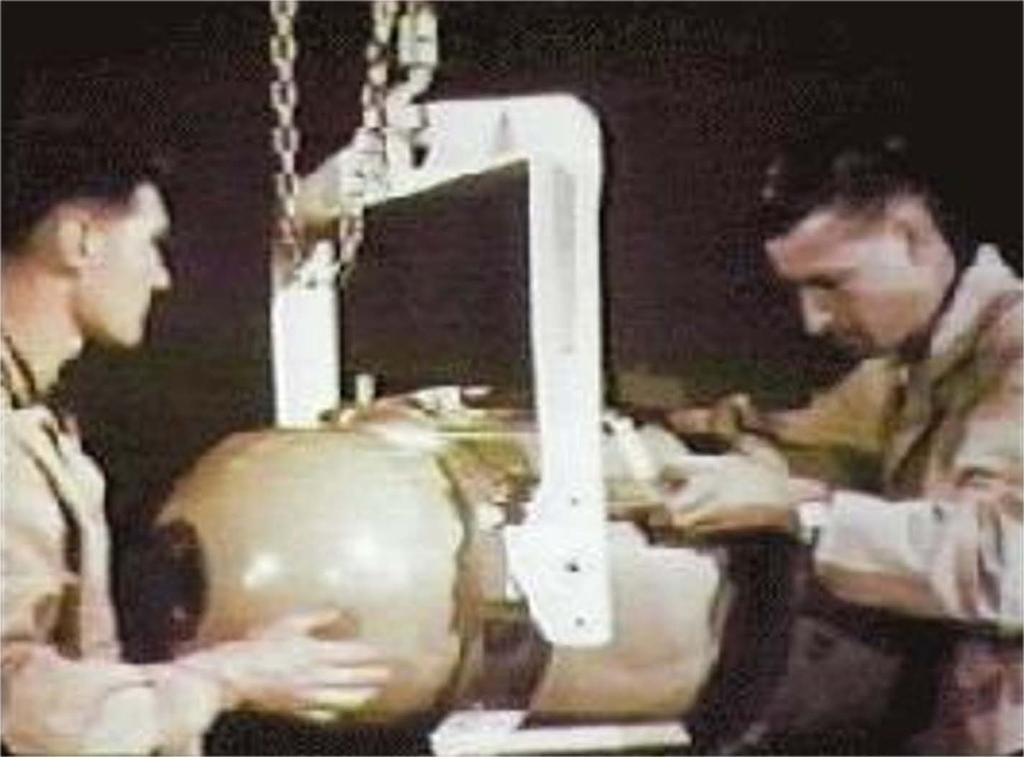 AIR FORCE TECHS LOADING NUCLEAR WEAPON INTO