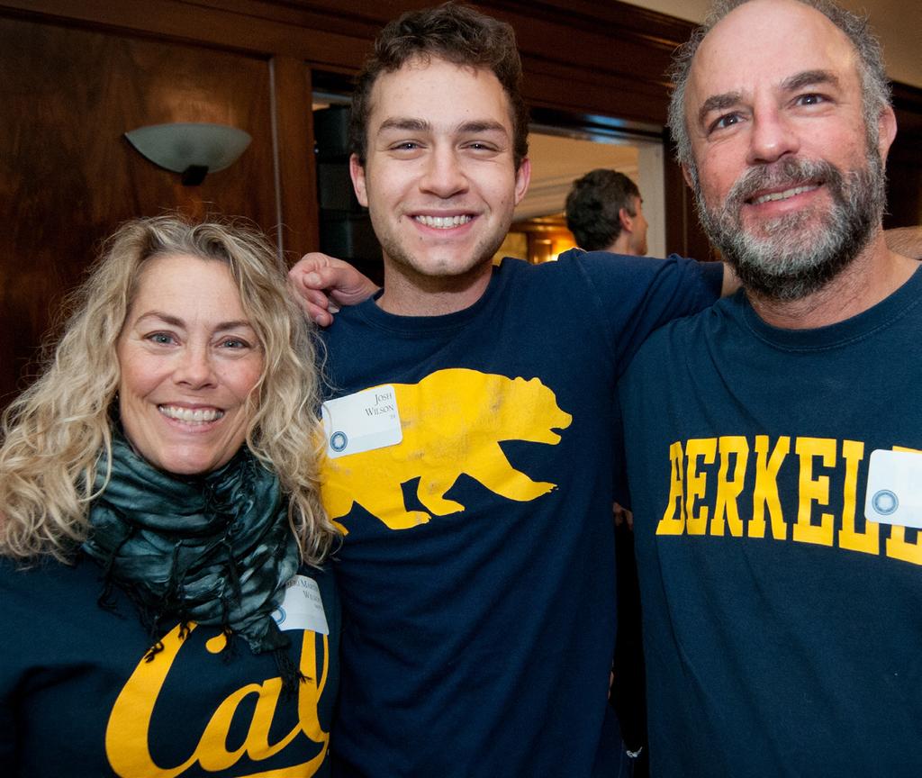 Volunteer Opportunities (continued) Regional Events REGIONAL COLLEGE FAIRS FOR PROSPECTIVE STUDENTS TIME FRAME: September, October, and November DESCRIPTION: Represent Cal at a college fair in your