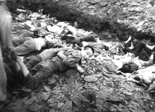 Chronology 387 Fig. 6.17 Mass execution of Bodo League members (July 1950). These photographs were taken in July 1950 by Major Abbott of the US Army and for a long time were classified as top secret.