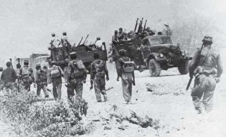 22 Castro s forces clogging up a road leading to Girón.